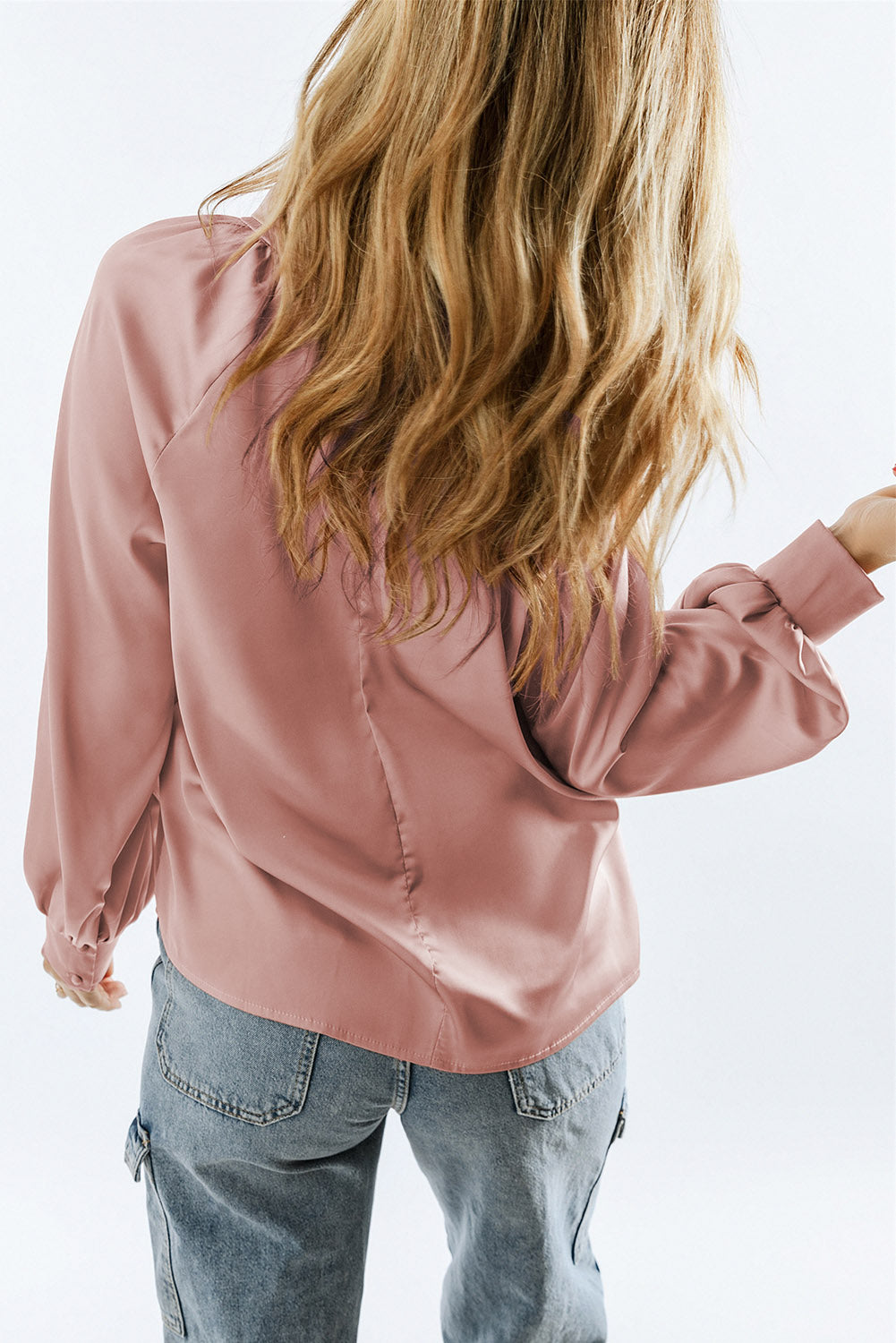 Roze satijnen blouse met hoge hals en pofmouwen