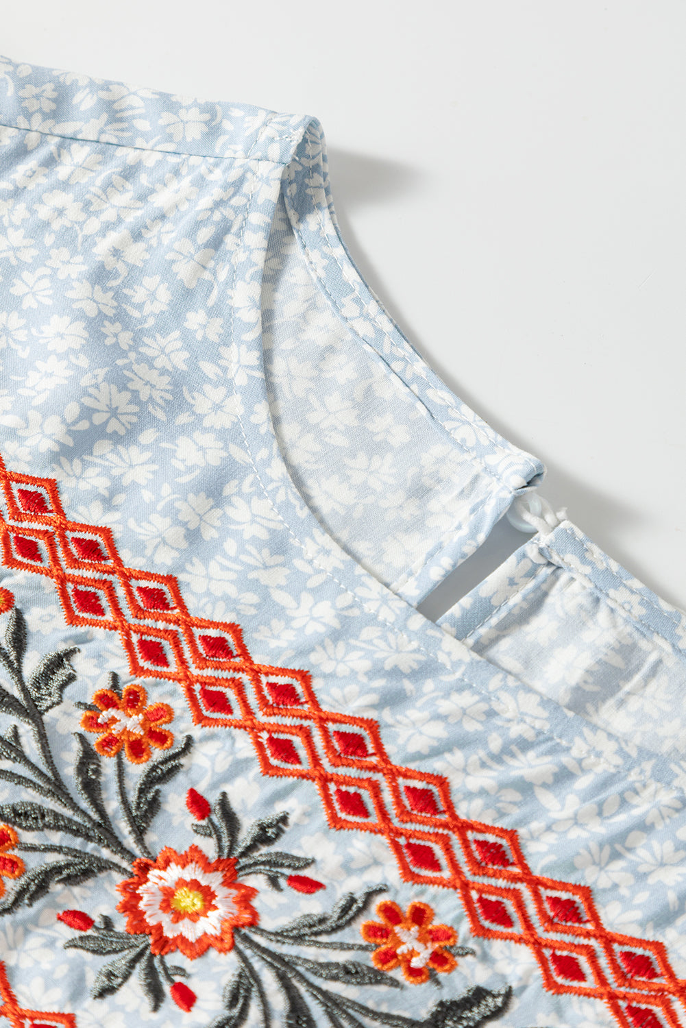 Hemelsblauwe Boho geborduurde blouse met bloemenprint en fladdermouwen