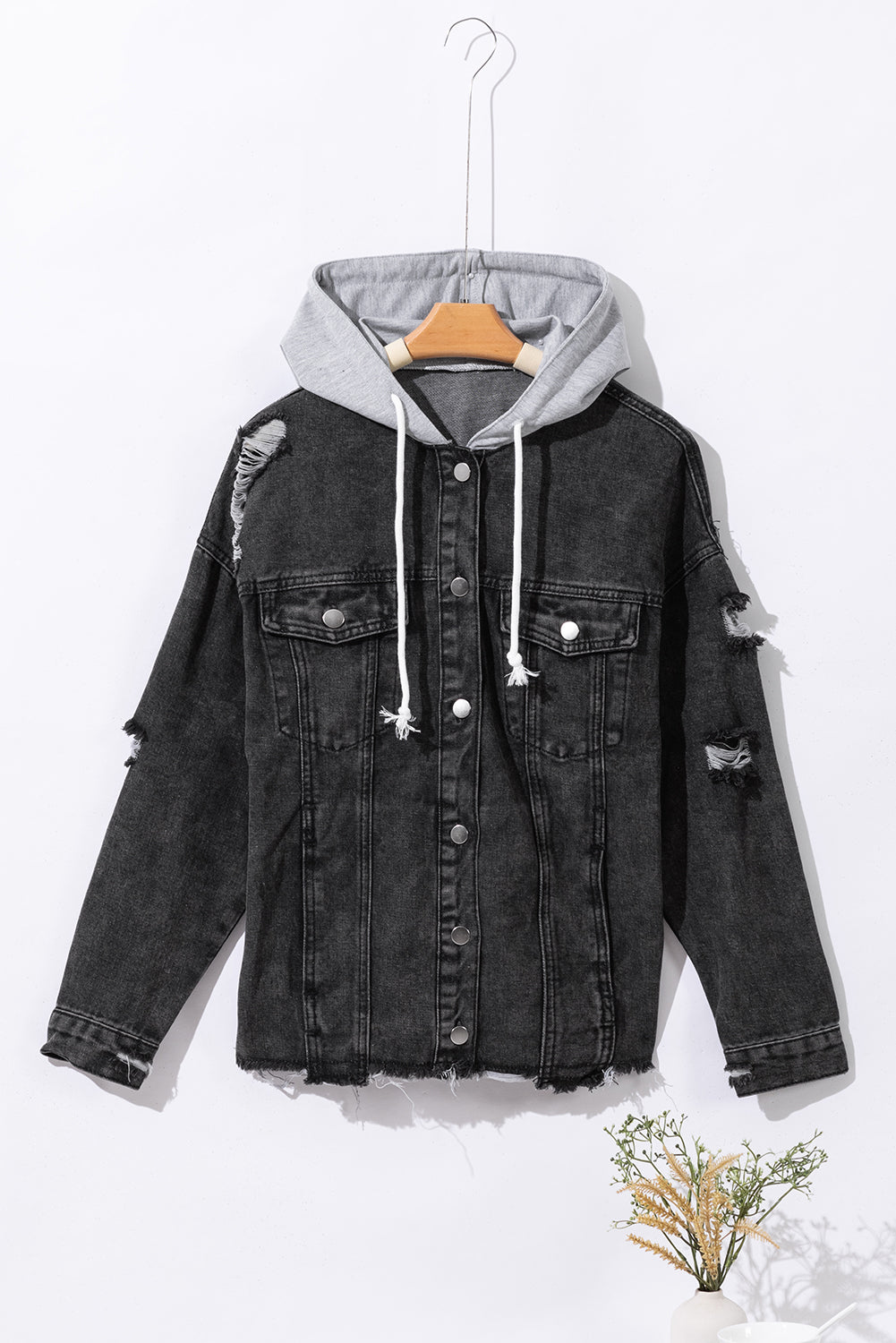 Zwart gerafeld denim jack met trekkoord en capuchon