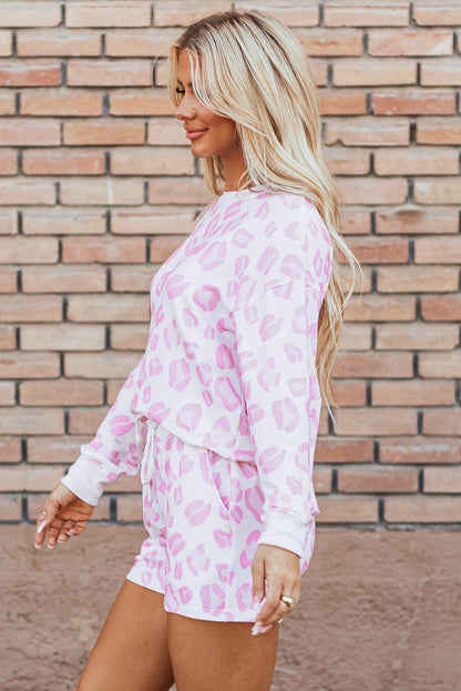 Roze trui en short met dierenprint en loungewear met luipaardmotief