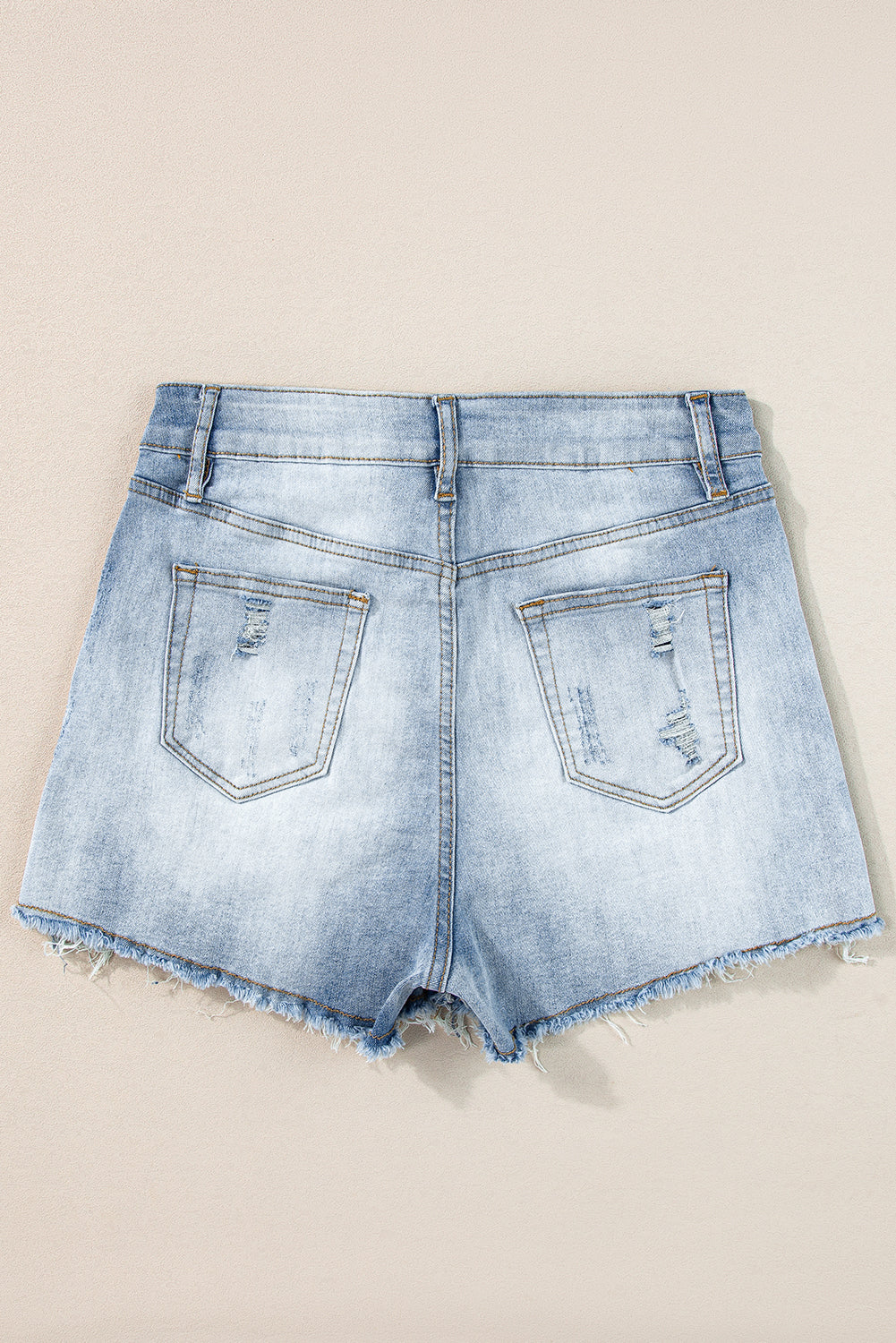 Lichtblauwe vintage gewassen jeansshort met ruwe rand