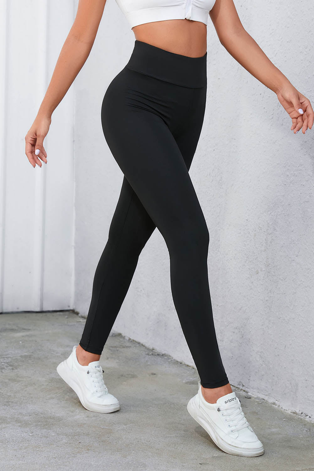 Zwarte legging met gekruiste buikcontrole en hoge taille