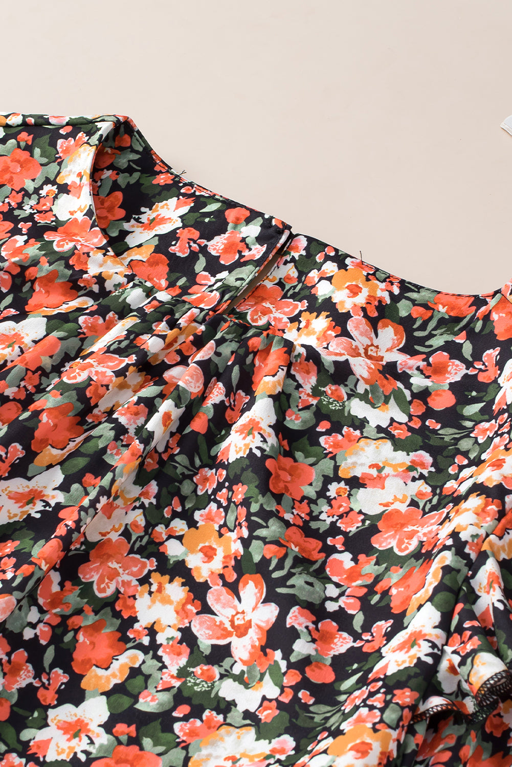 Oranje blouse met ruches, gesmokte manchetten en bloemen