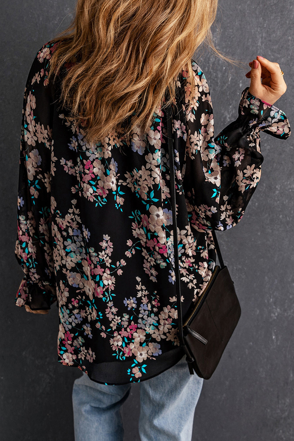 Zwarte chiffon blouse met wilde bloemenprint