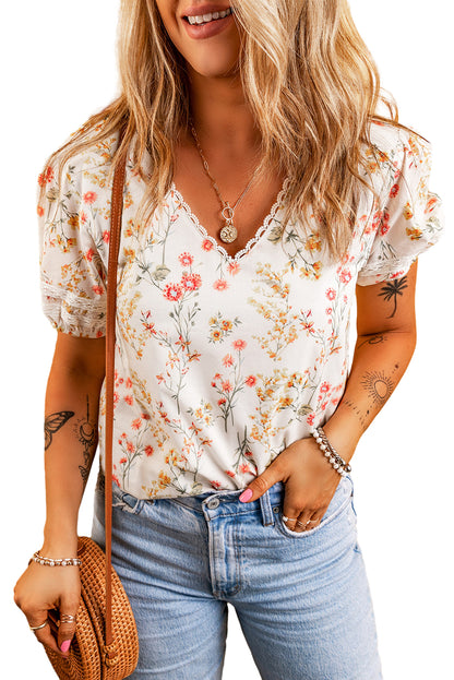 Beige blouse met boho bloemenkant en korte mouwen