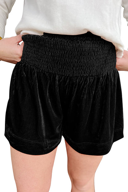 Zwarte gesmokte fluwelen shorts met hoge taille