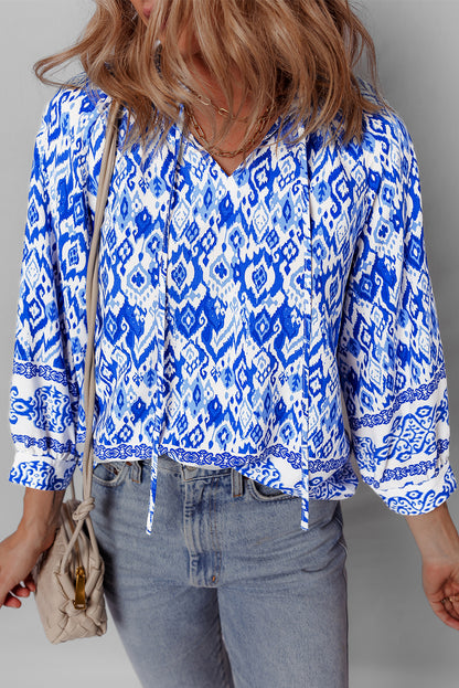 Blauwe boho bedrukte 3/4 mouw vastgebonden nekblouse