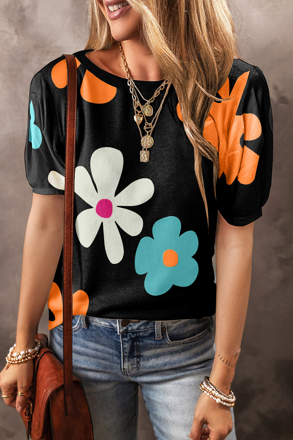 Zwart T-shirt met bellenmouwen met bloemenprint