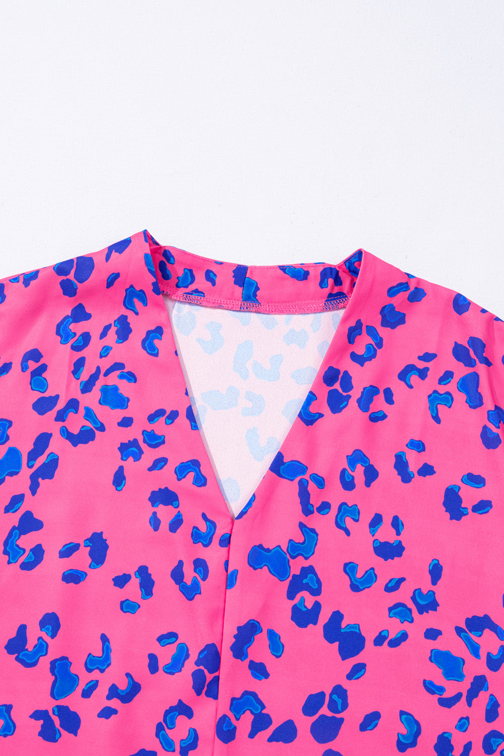 Roze contrasterende luipaardprint plus maat blouse met V-hals