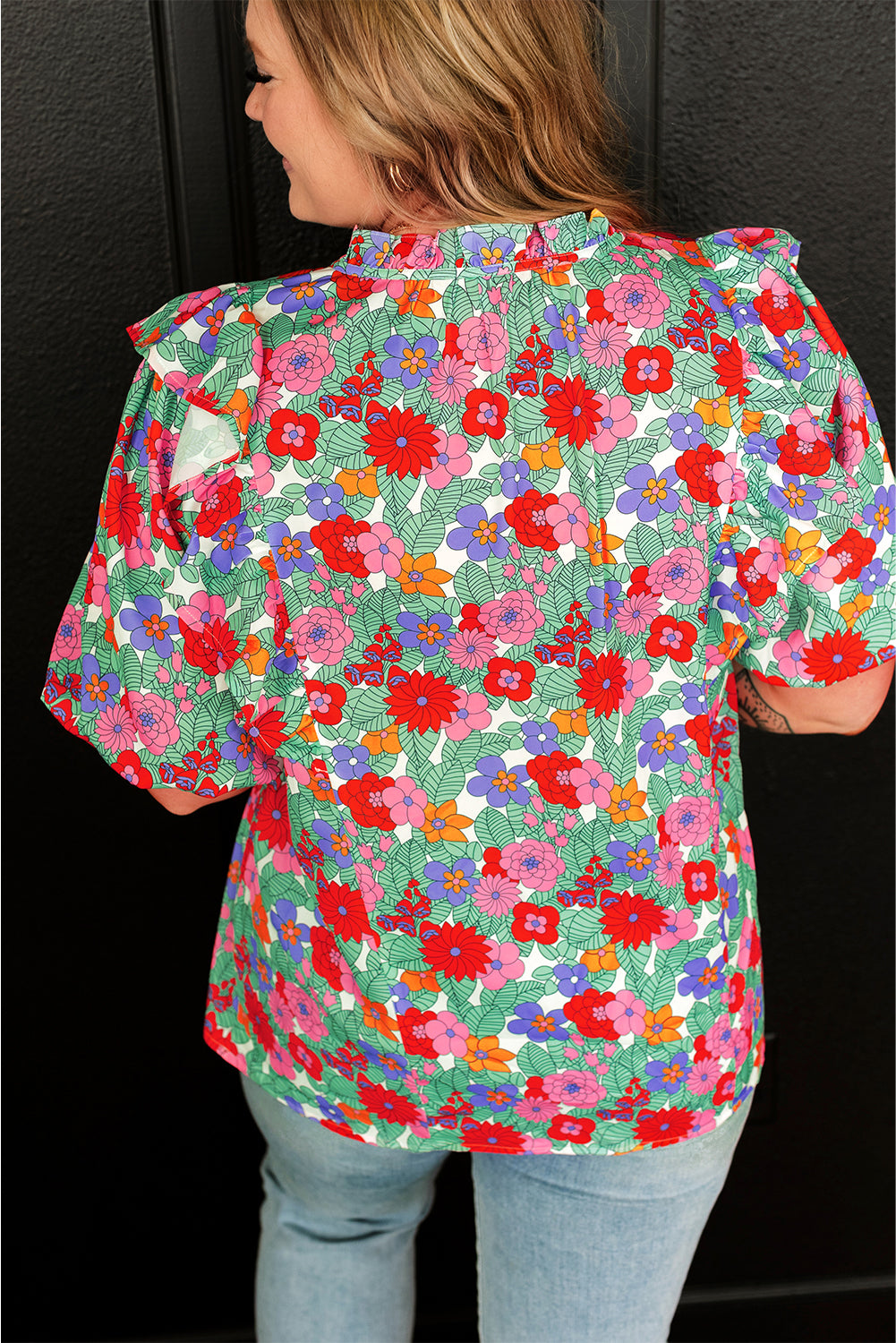 Veelkleurige grote maten bloemenprint, ruches, V-hals, blouse met bubbelmouwen