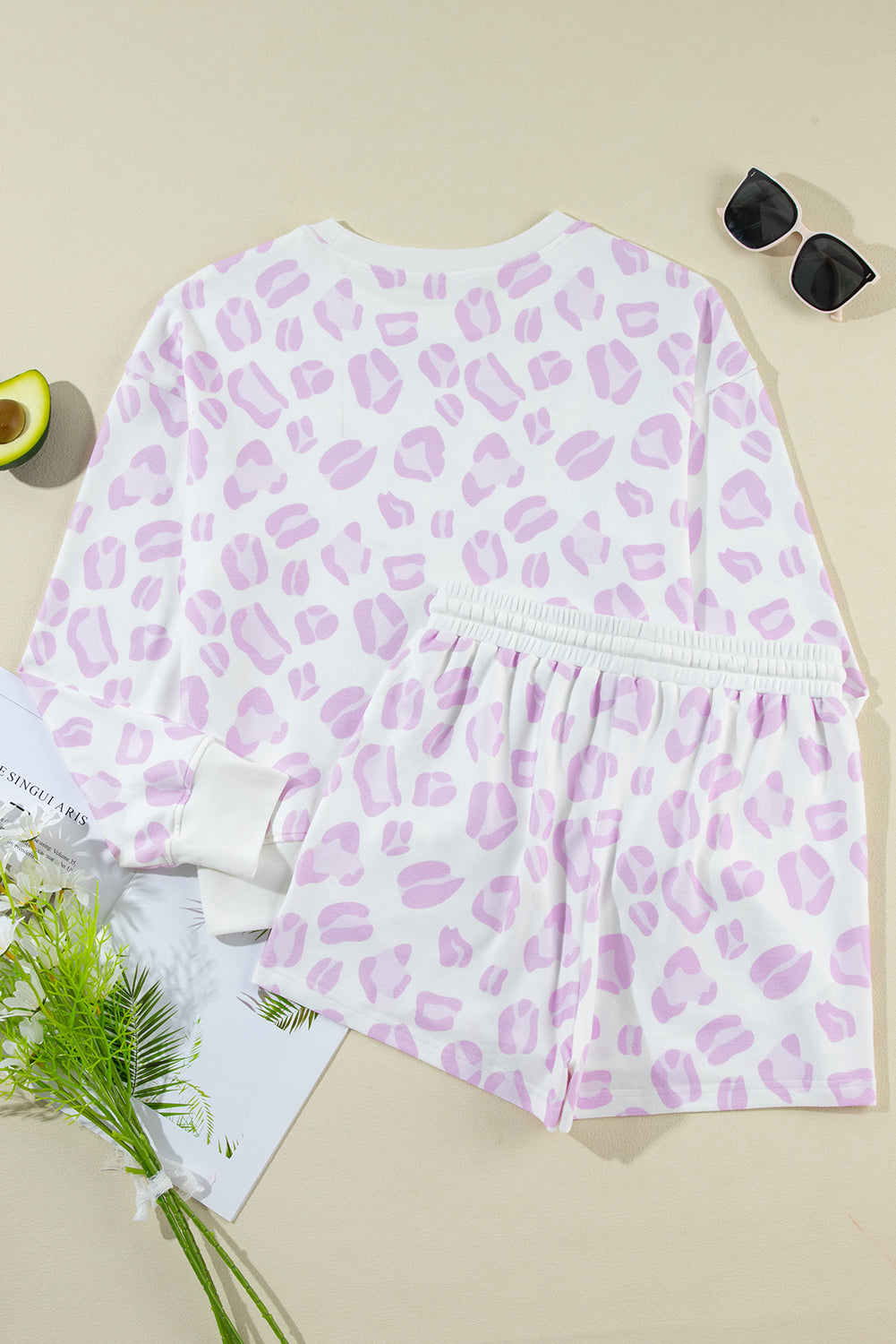 Roze trui en short met dierenprint en loungewear met luipaardmotief