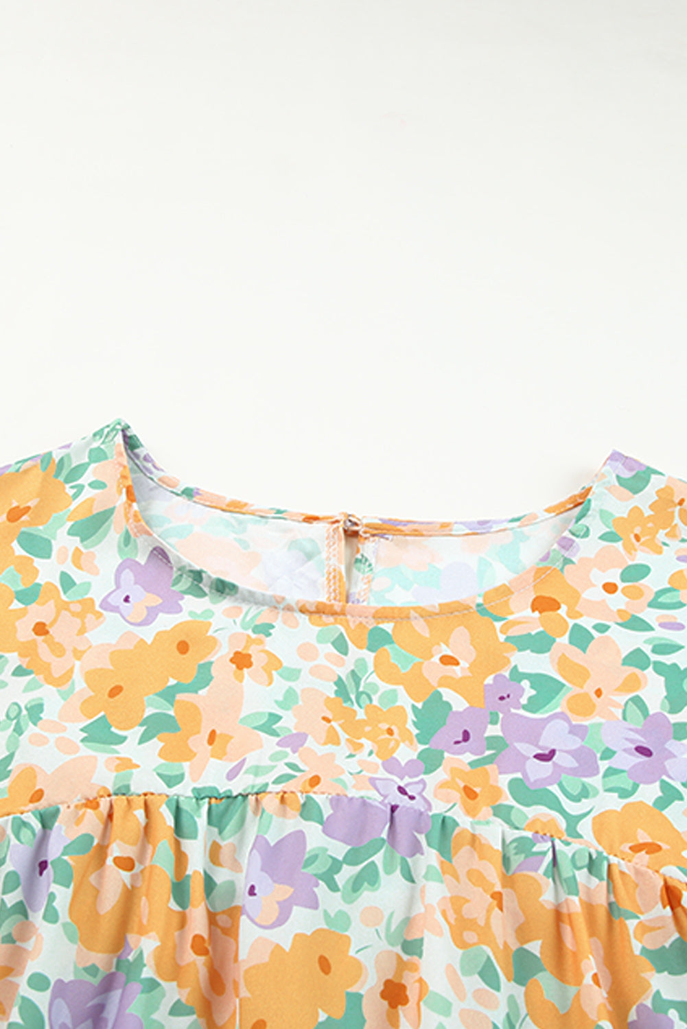 Babydollblouse met gele bloemenprint en keyhole-achterkant met korte mouwen