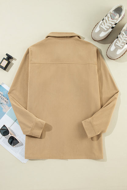 Licht Frans beige effen corduroy shacket met klepzak en knoopsluiting