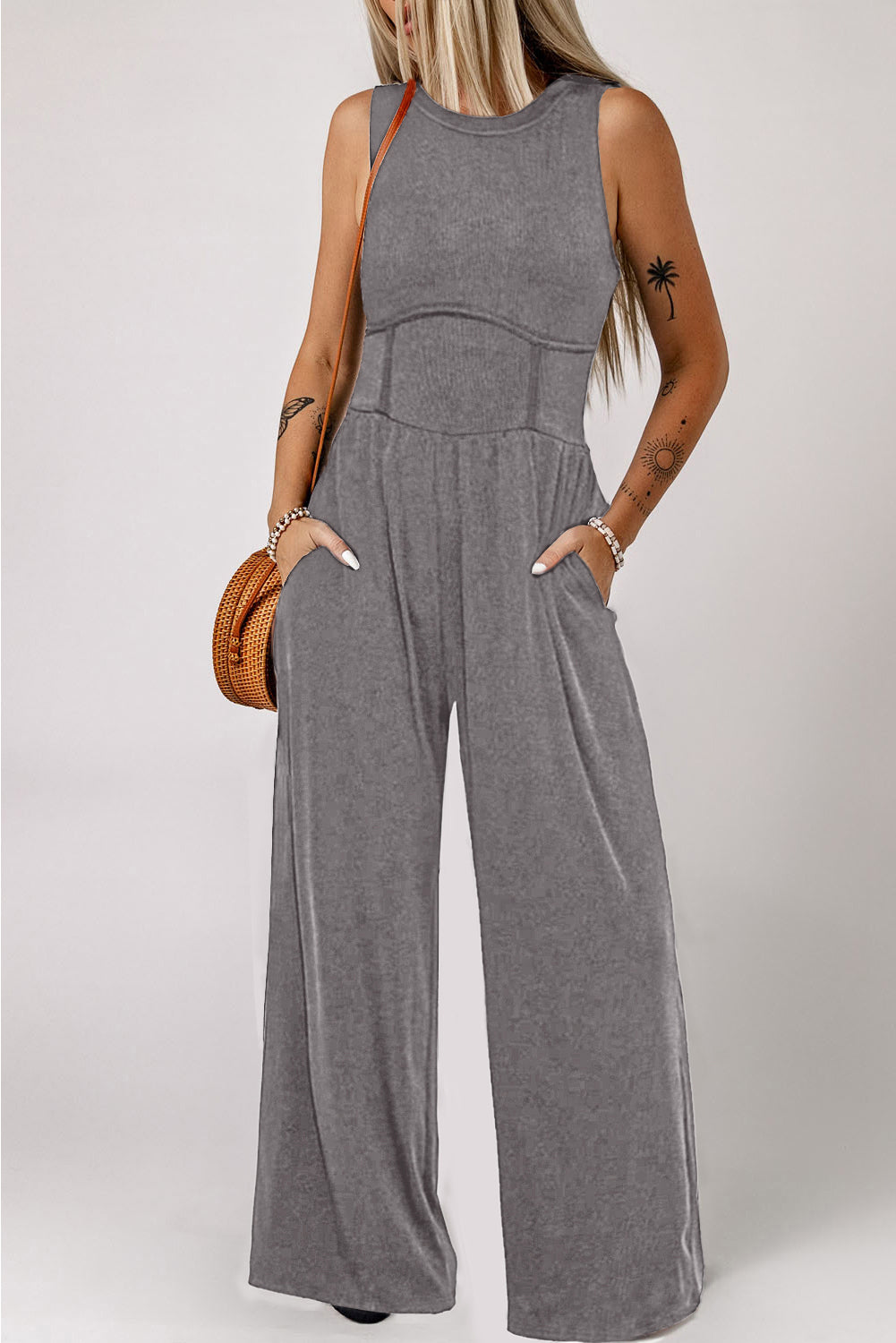 Middelgrijze, mouwloze jumpsuit met wijde pijpen en geplooide taille