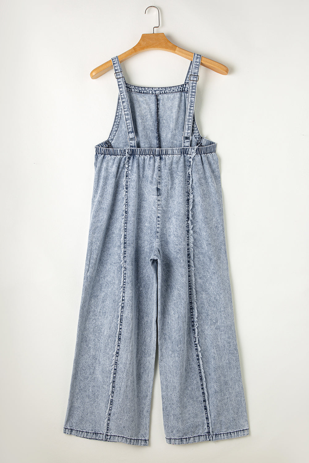 Beau Blue Light Wash Gerafelde denim overall met zichtbare naden en wijde pijpen