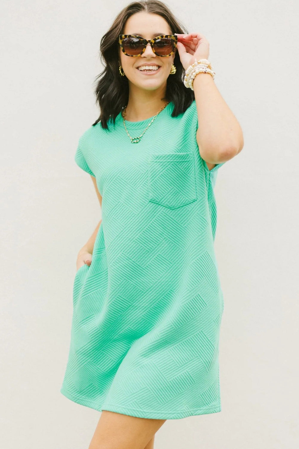 Mintgroene T-shirtjurk met getextureerde kapmouw