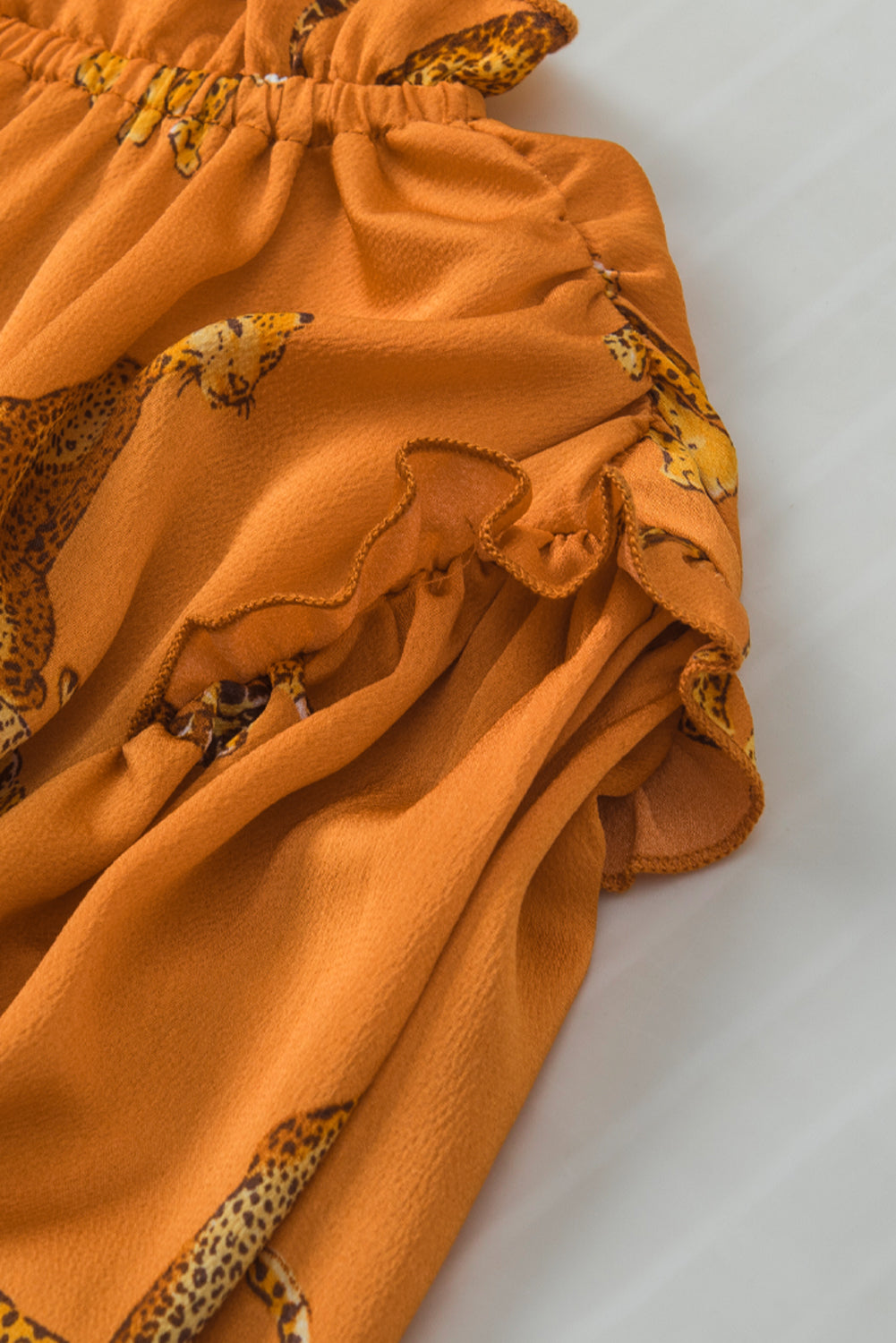 Oranje blouse met cheetah-print en gegolfde mouwen