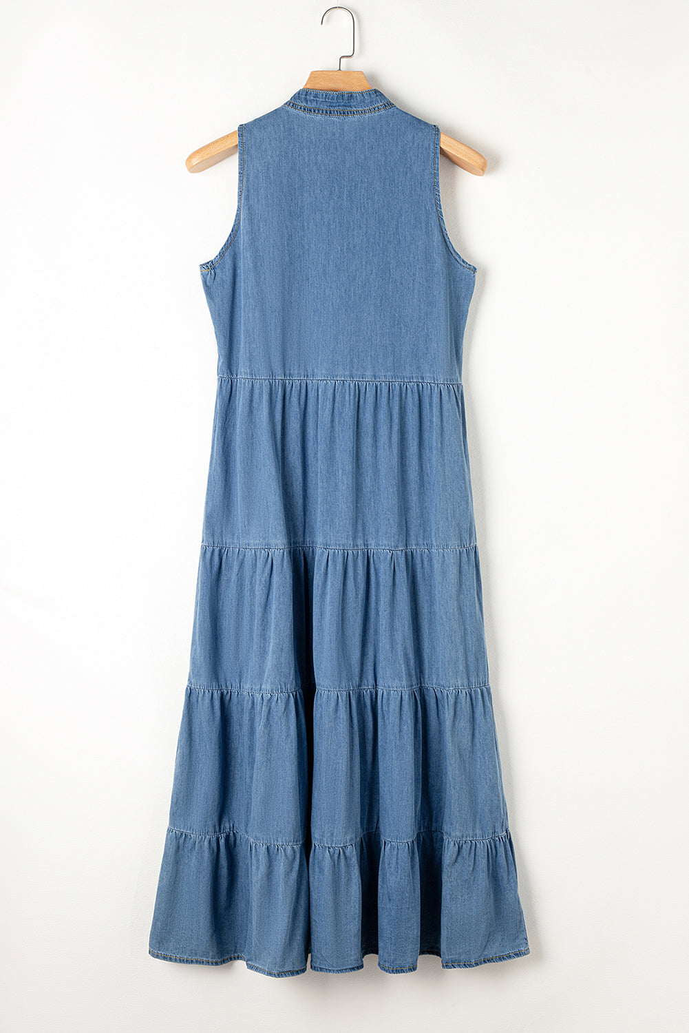 Blauwe mouwloze gelaagde chambray maxi-jurk