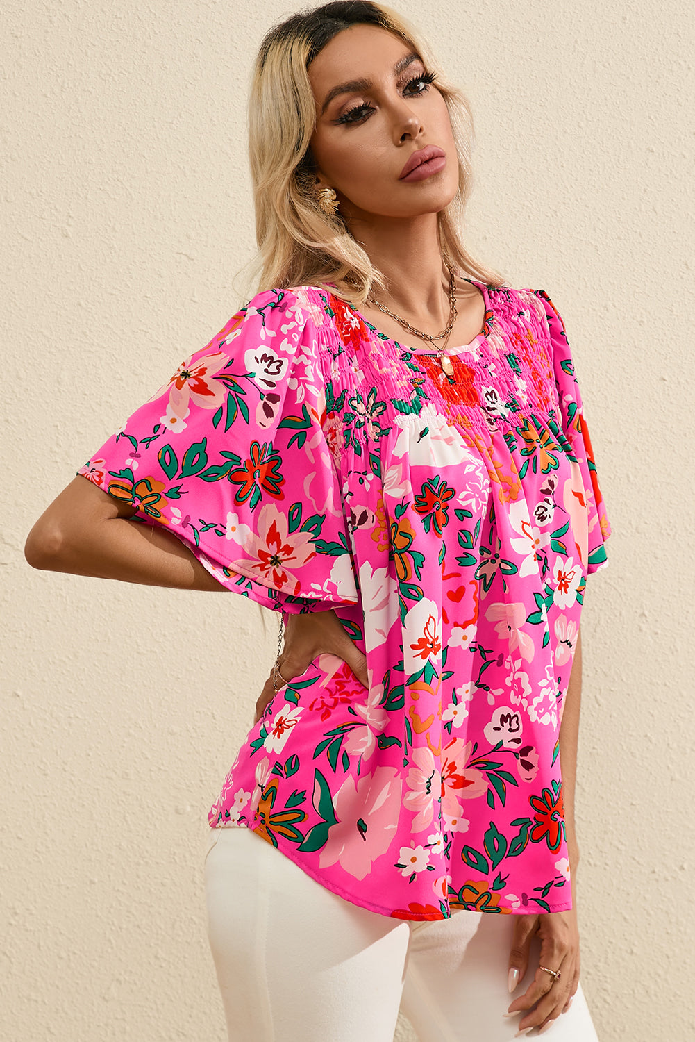 Roze gebloemde gesmokte blouse met korte mouwen