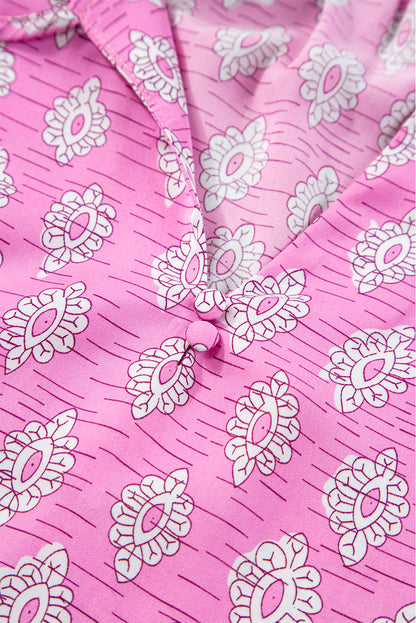 Roze vintage bloemen gegolfde blouse met splithals en korte mouwen