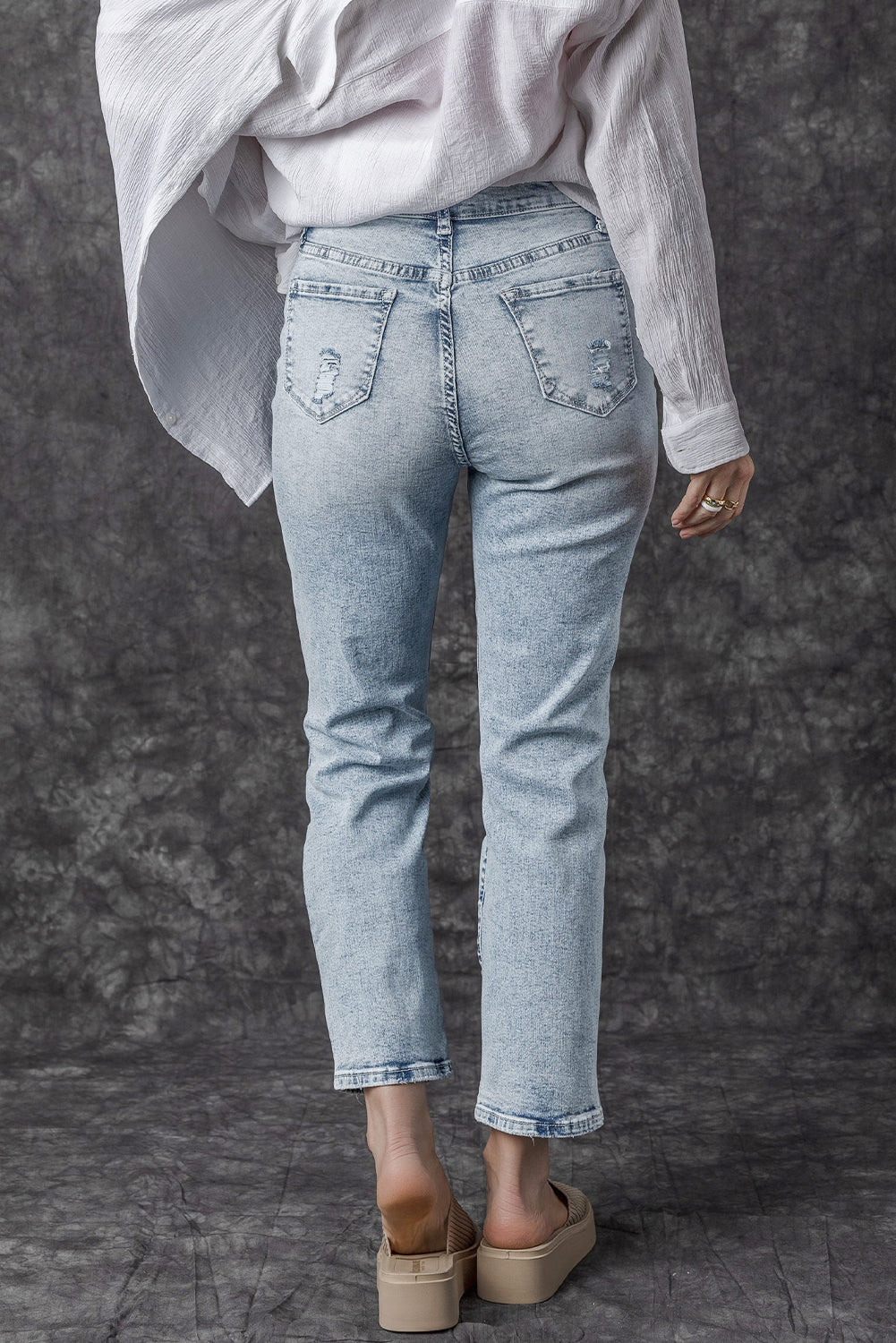 Hemelsblauwe, lichte wassing, gerafelde slim-fit jeans met hoge taille