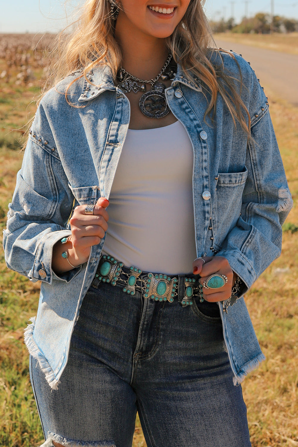 Hemelsblauwe denim jack met studs en acid wash