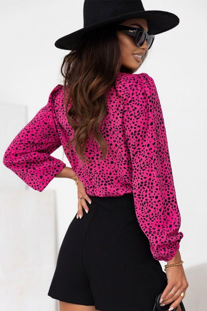 Geplooide blouse met roze luipaardprint en sleutelgat