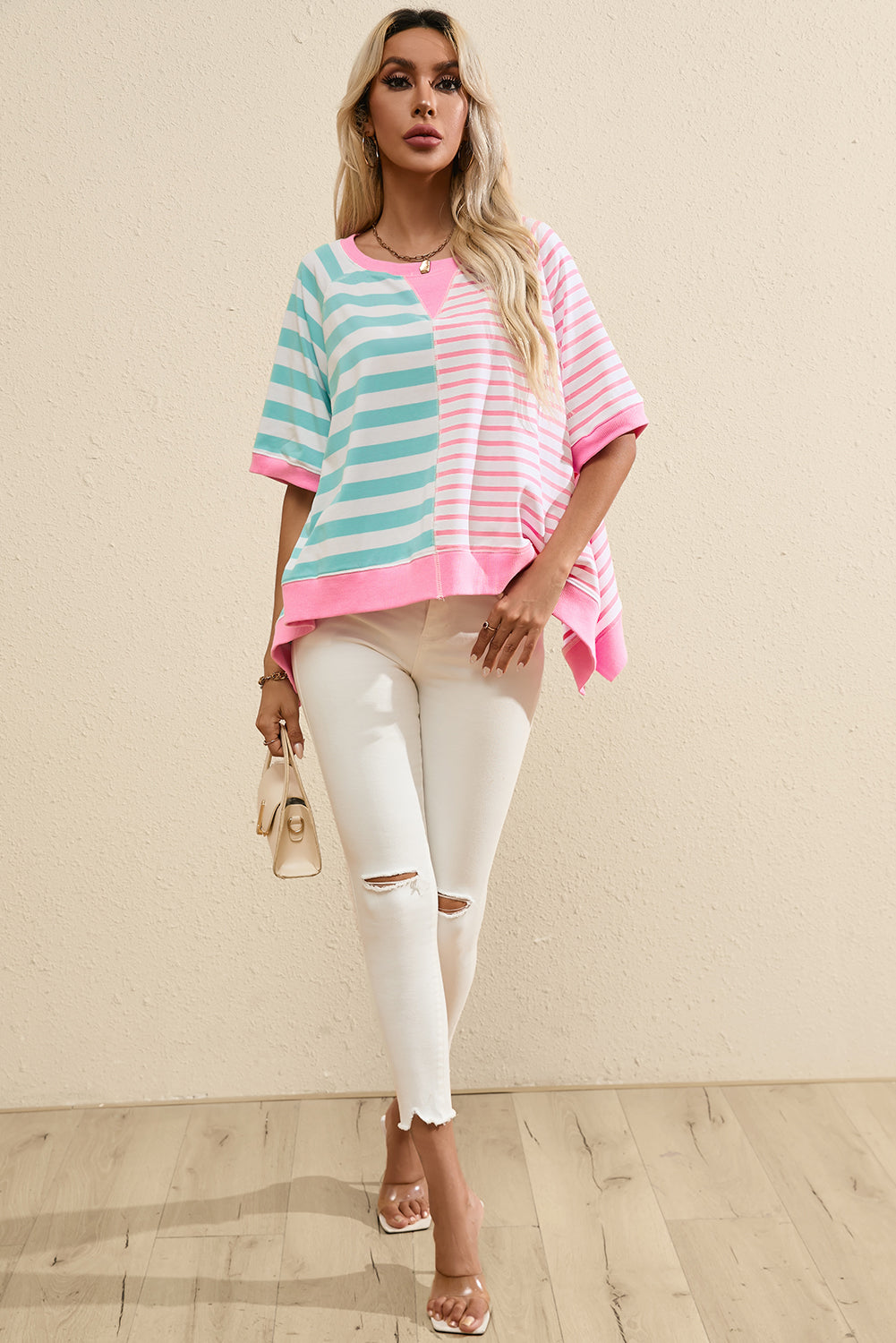 Oversized T-shirt met roze strepen en contrasterende patchwork