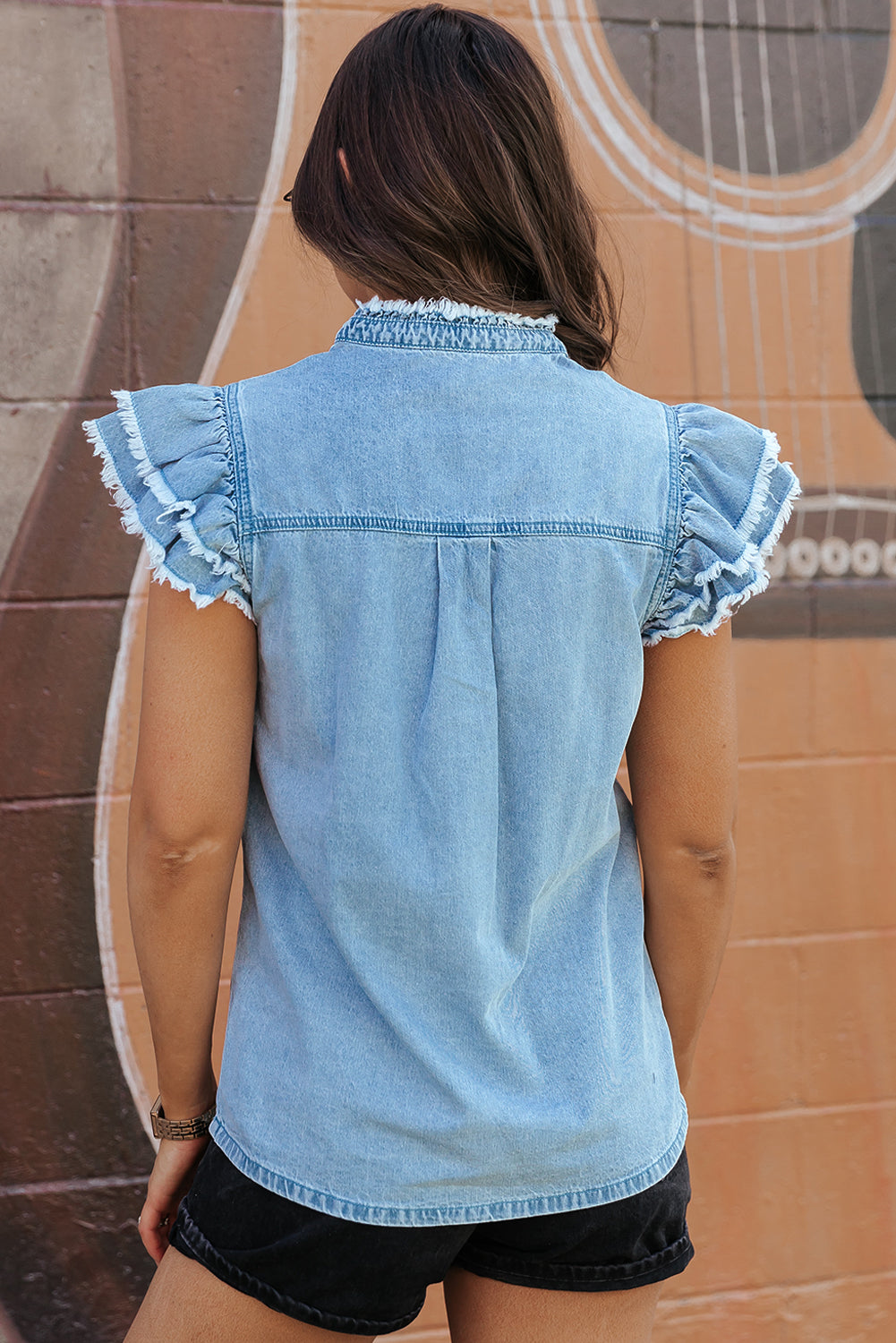 Beau blauwe gegolfde denim top met knopen aan de voorkant