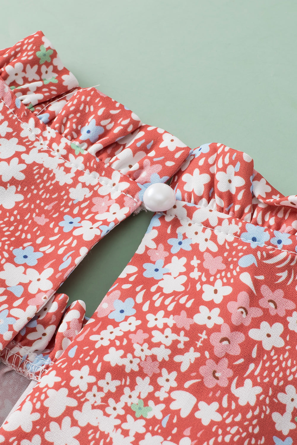 Roze grote maat blouse met bloemenprint, ruches aan de mouwen en ruches aan de hals