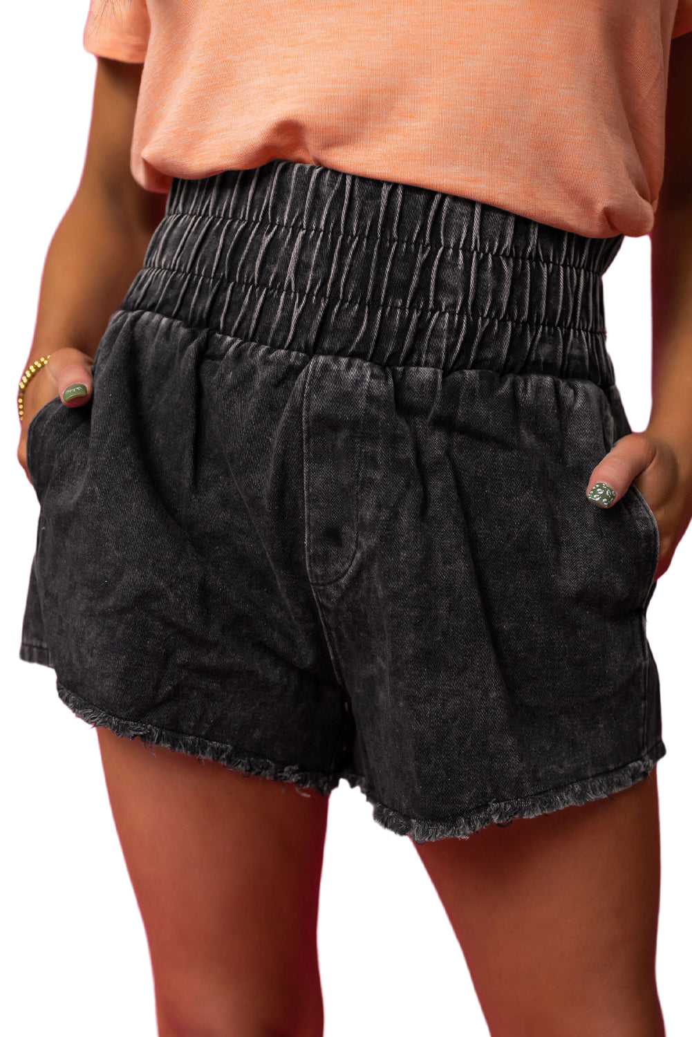 Zwart gesmokte jeansshort met hoge taille en minerale wassing