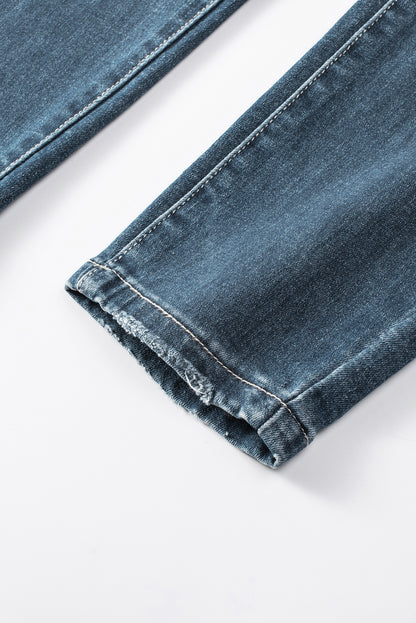 Blauwe noodlijdende gescheurde skinny jeans