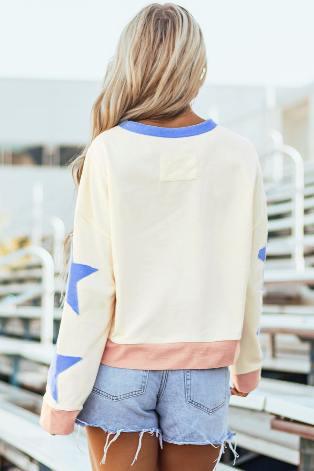 Beige Star Patchwork Oversized Sweatshirt met zichtbare naden