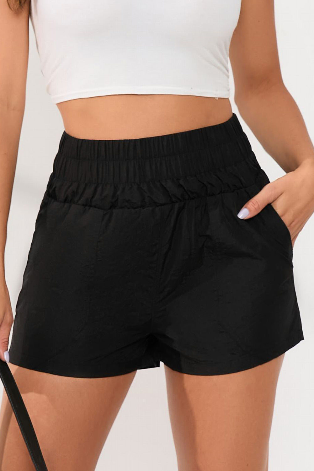 Zwarte elastische short met hoge taille en zijzakken