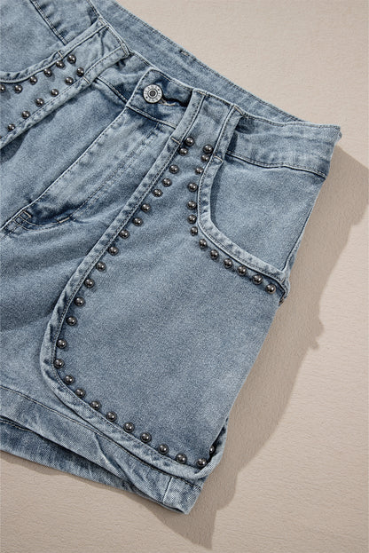 Schemerblauwe jeansshort met studs in zure wassing