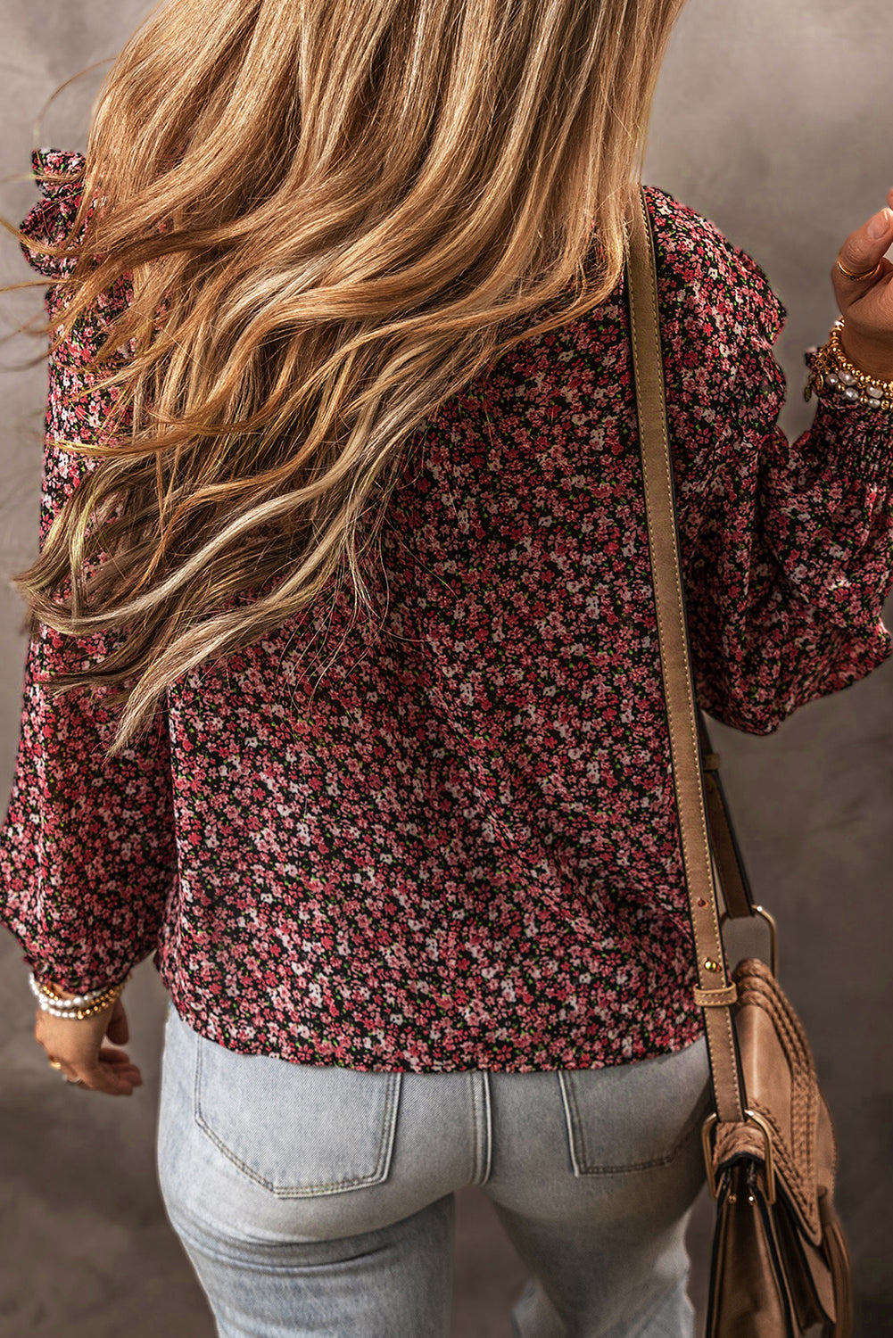 Vurige rode ditsy bloemen gesmokte blouse met ruches en lange mouwen