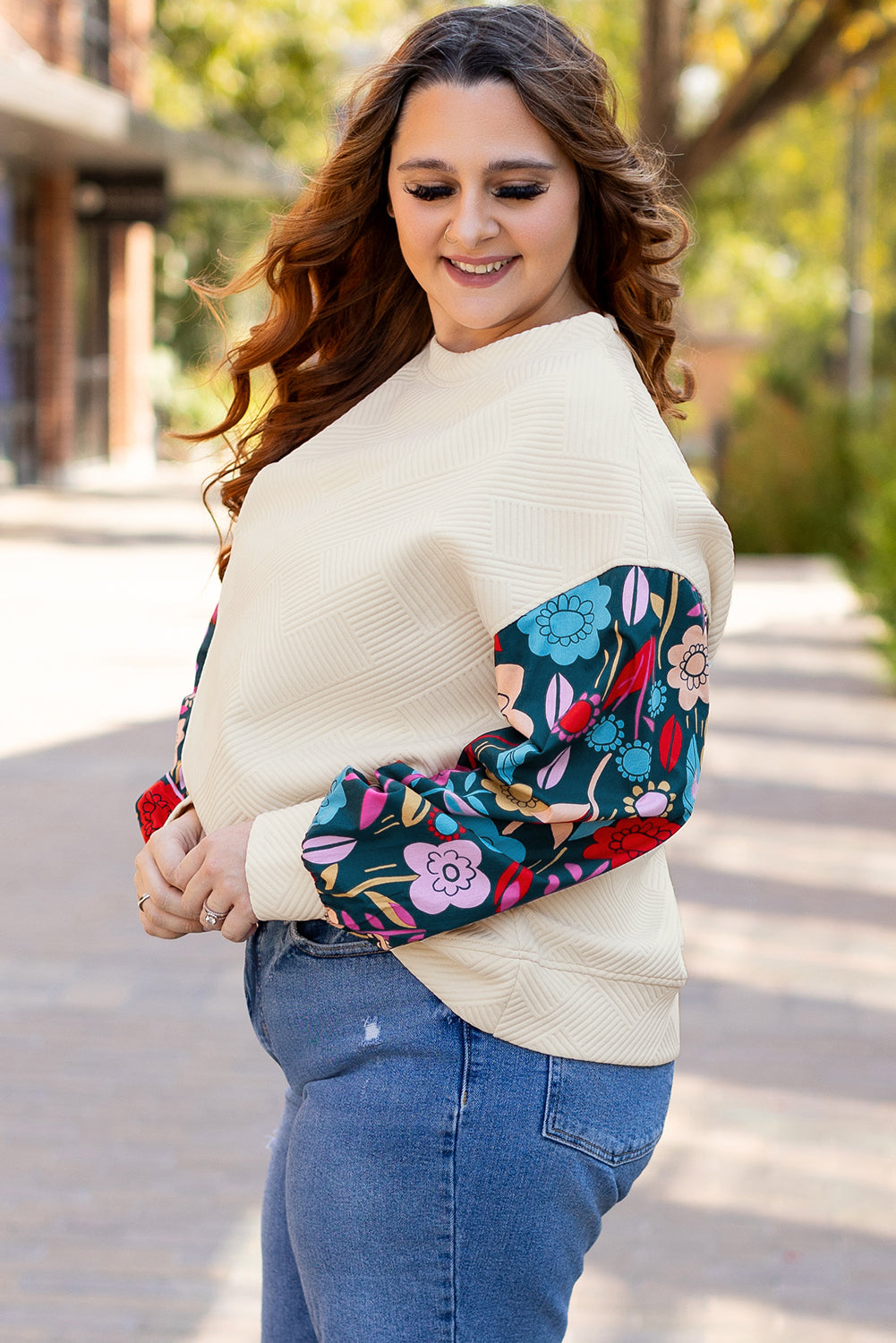 Witte bloemen patchwork mouw textured plus size pullover top