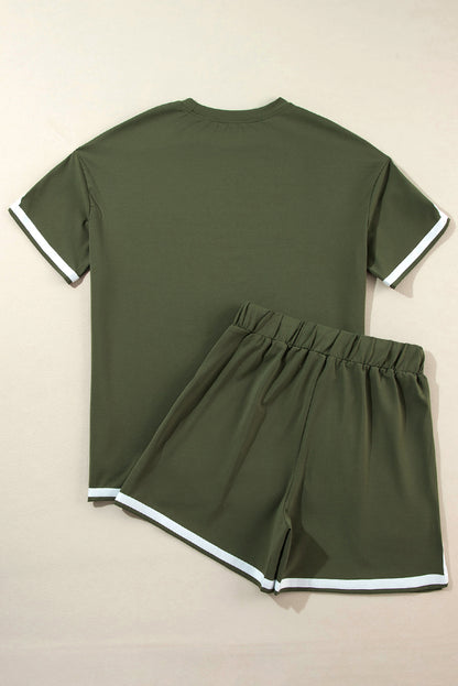 Wijngaardgroene set met T-shirt en short met contrasterende rand