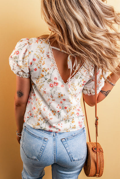 Beige blouse met boho bloemenkant en korte mouwen