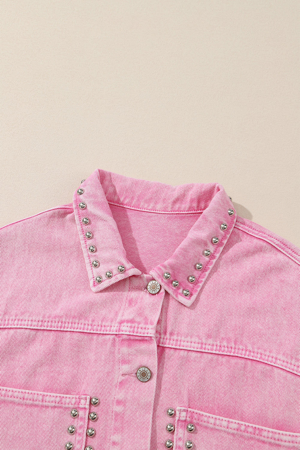 Roze denim jack met klinknagels en studs