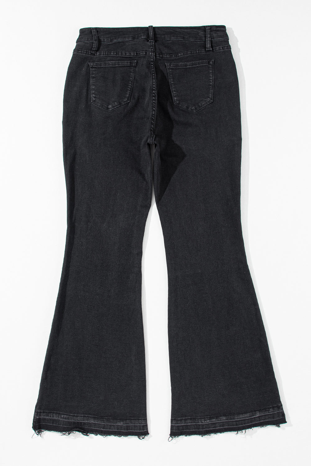 Zwarte flare-jeans met hoge taille en knopen aan de voorkant