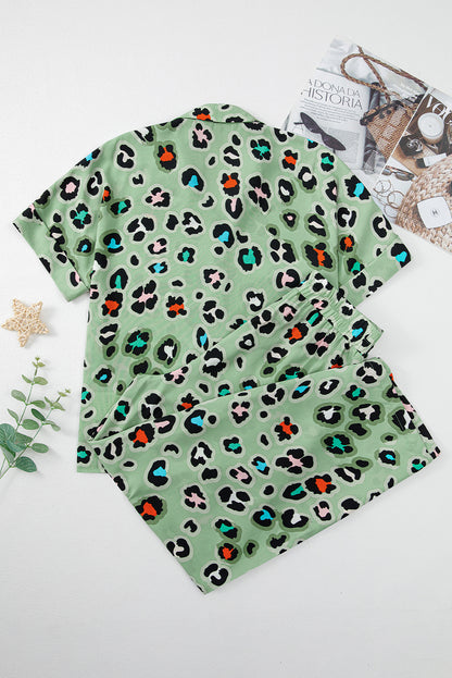 Groene luipaardprint shirt met korte mouwen en brede pootbroek set