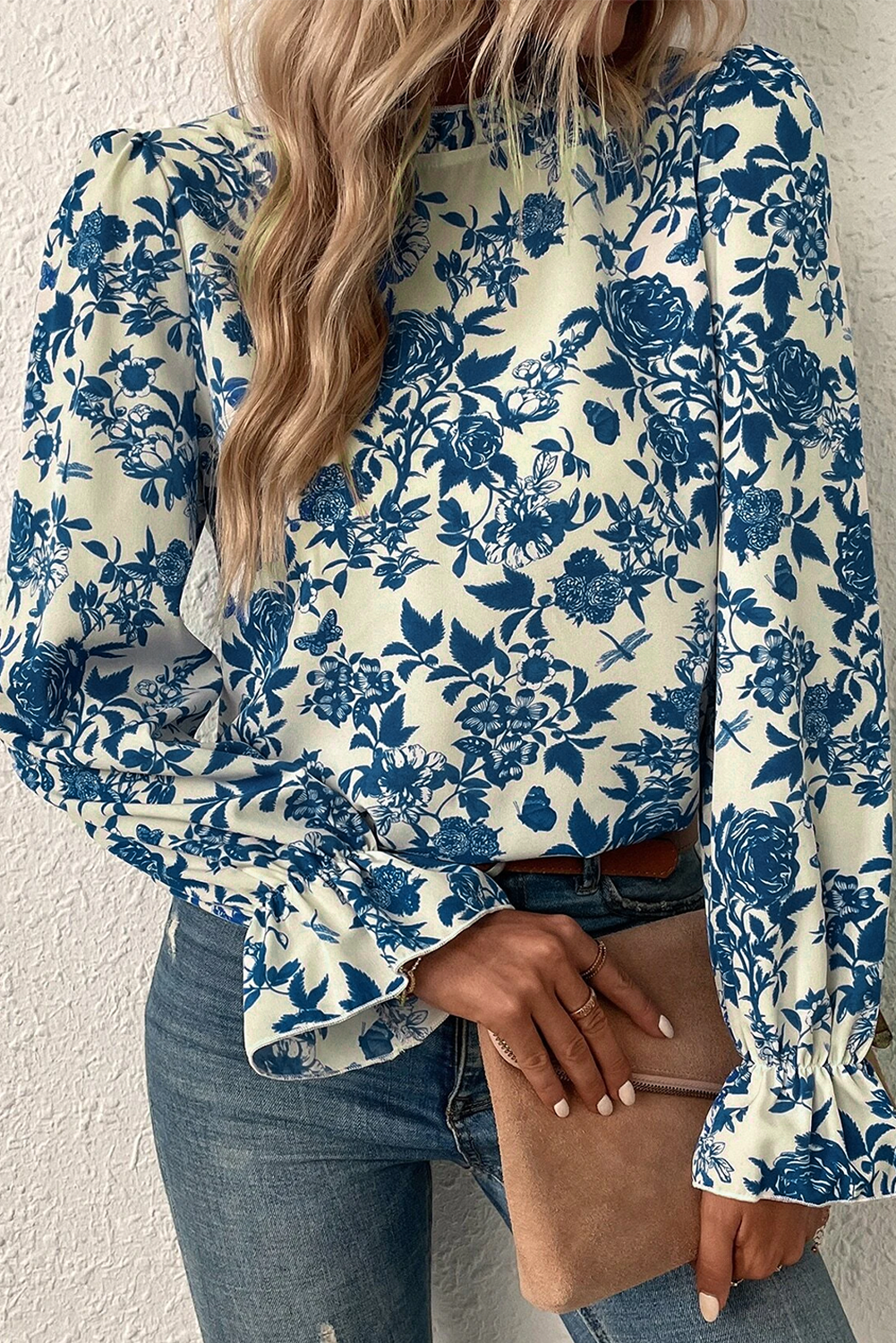 Blouse met bloemenprint, volantmouwen en sleutelgatrug in hemelsblauw