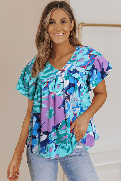 Hemelsblauwe blouse met abstracte print en V-hals met fluttermouwen