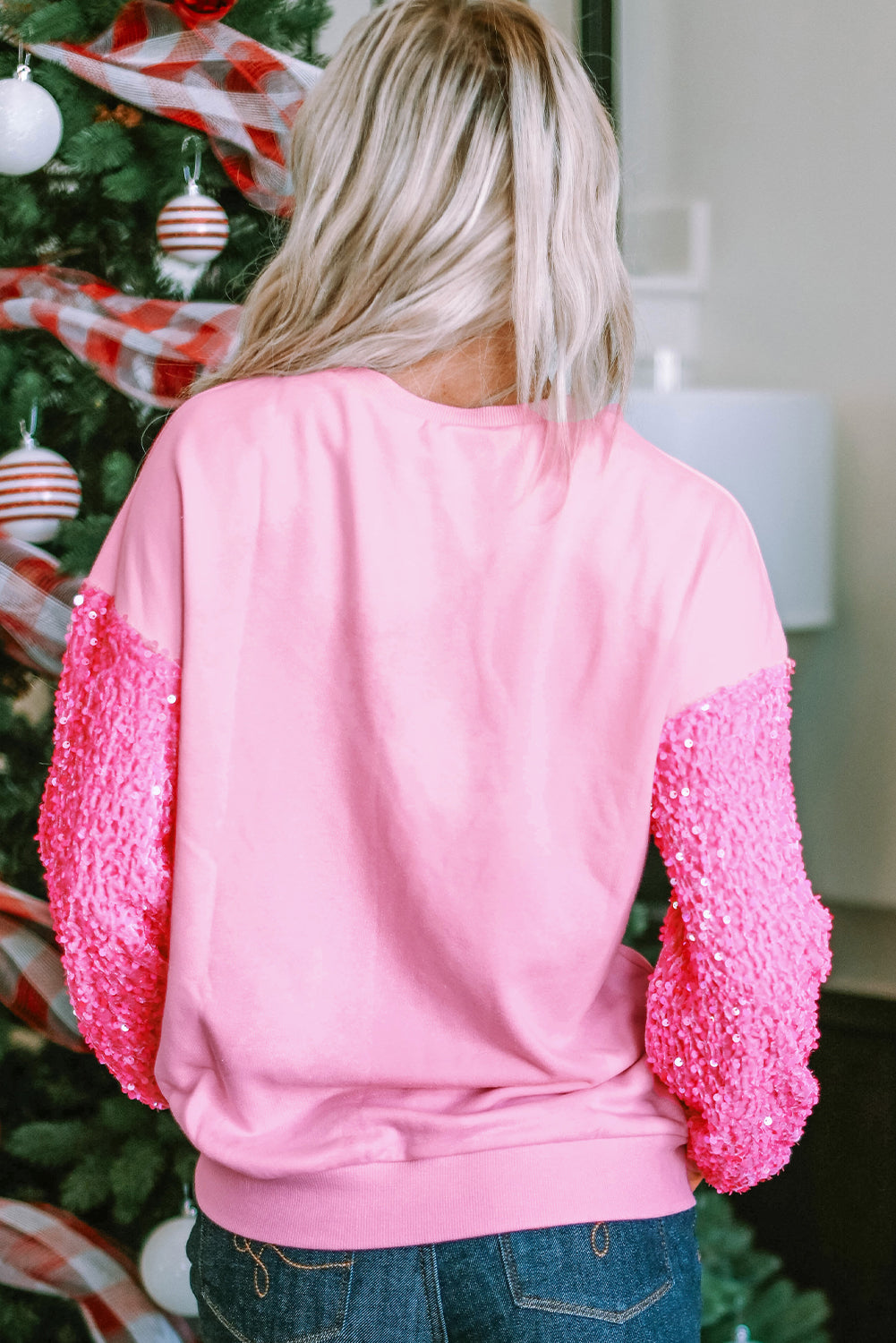 Roze glanzend hartvormig sweatshirt met liefdesprint en lovertjes op de mouwen