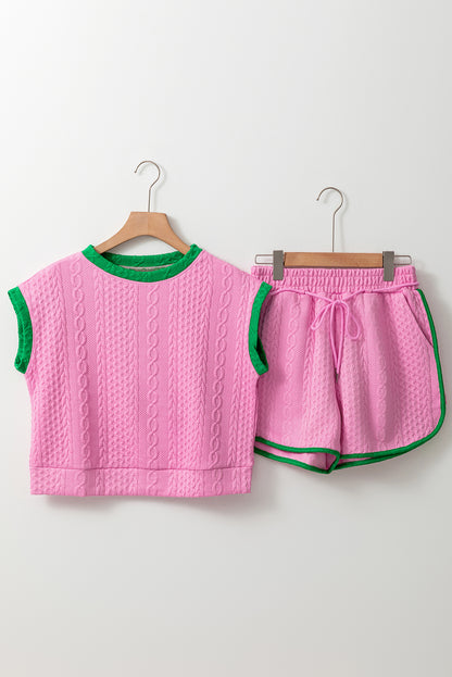 Roze shortset met kabeltextuur en contrasterende rand