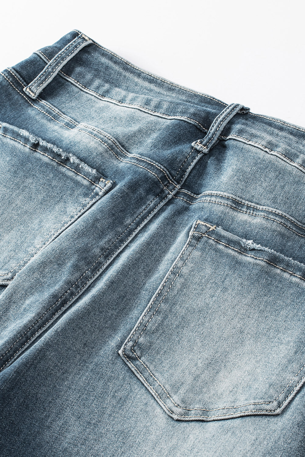 Blauwe noodlijdende gescheurde skinny jeans