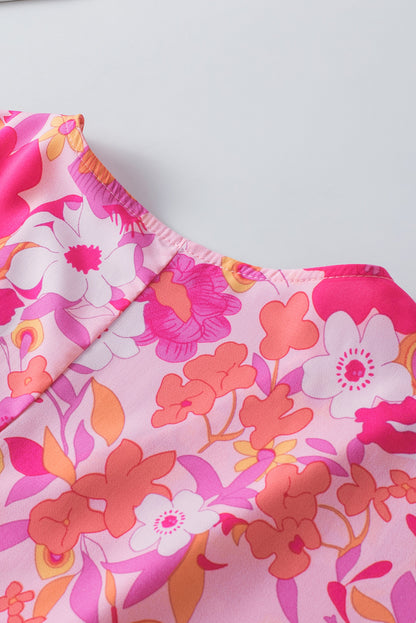 Roze bloemenprint gegolfde babydollblouse met halve mouwen en grote maten