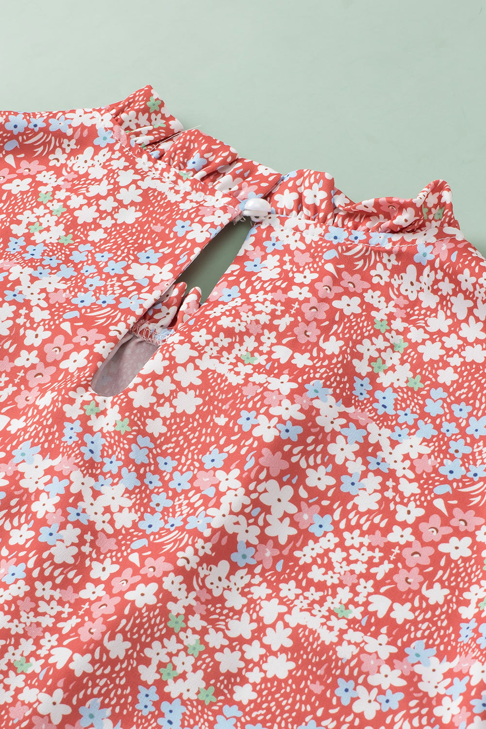 Roze grote maat blouse met bloemenprint, ruches aan de mouwen en ruches aan de hals