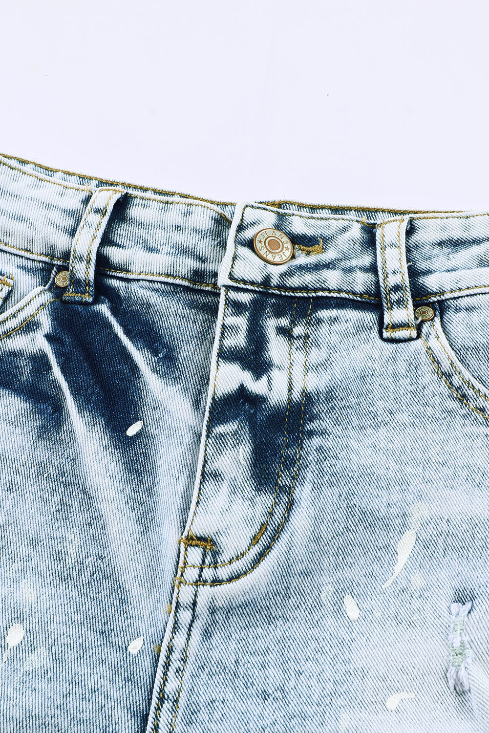 Hemelsblauwe noodlijdende gebleekte denim shorts